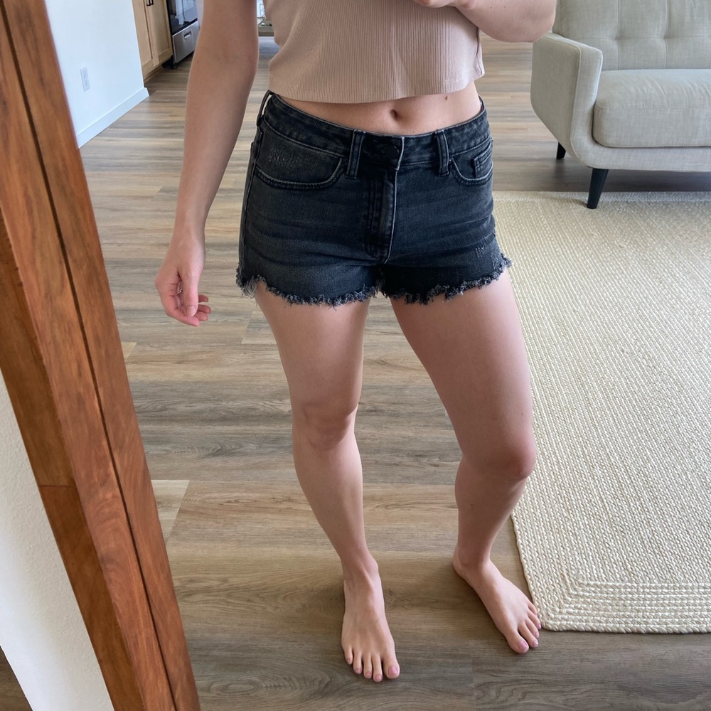 JBD (Lulu’s brand) black cut off short shorts 🖤